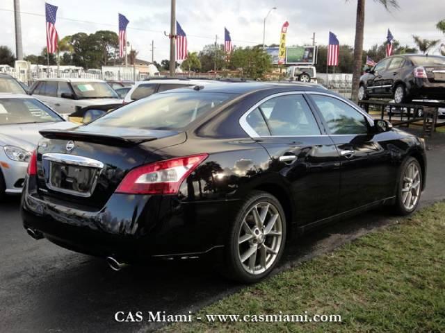 Nissan Maxima 2011 photo 2