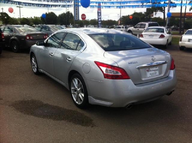 Nissan Maxima 2011 photo 2