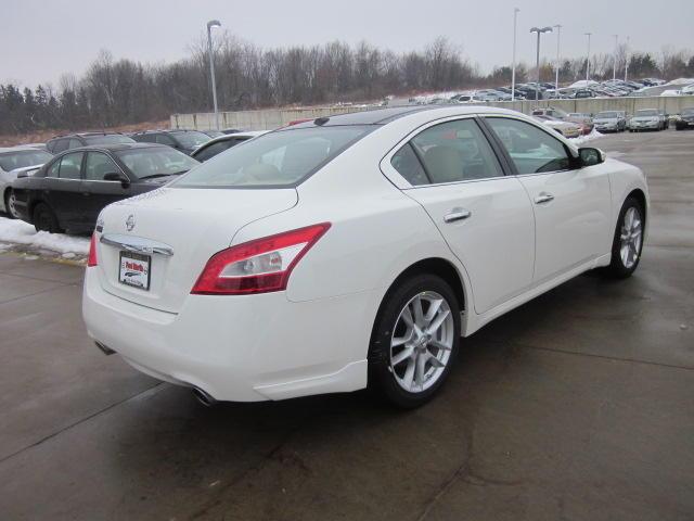 Nissan Maxima 2011 photo 2