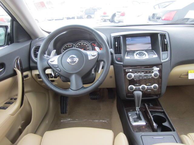 Nissan Maxima 2011 photo 4