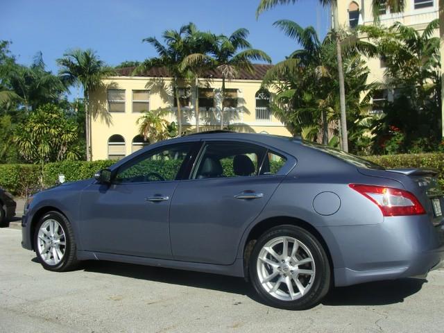 Nissan Maxima 2011 photo 2