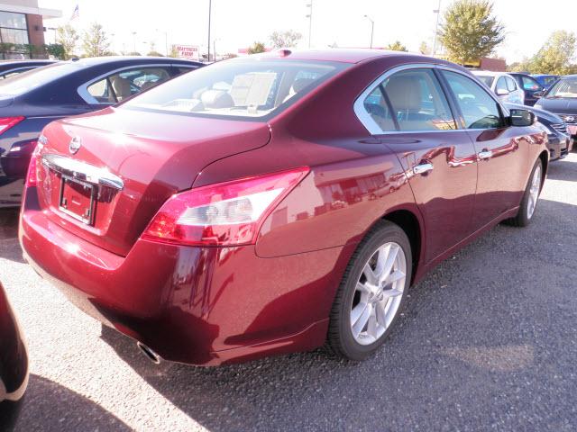 Nissan Maxima 2011 photo 2