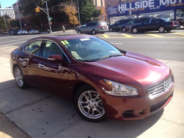 Nissan Maxima 2011 photo 2