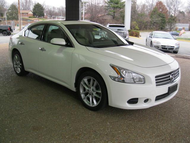 Nissan Maxima 2011 photo 1