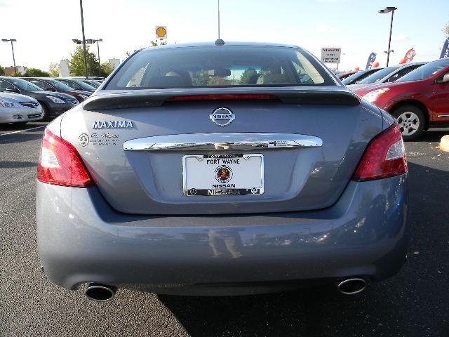 Nissan Maxima 2011 photo 1