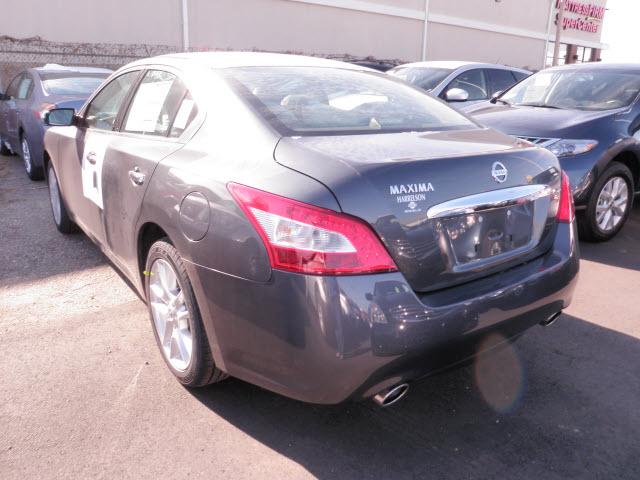 Nissan Maxima 2011 photo 1