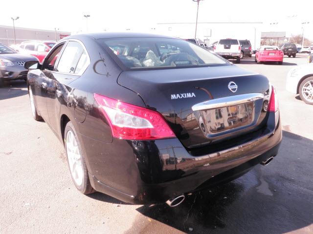 Nissan Maxima 2011 photo 1