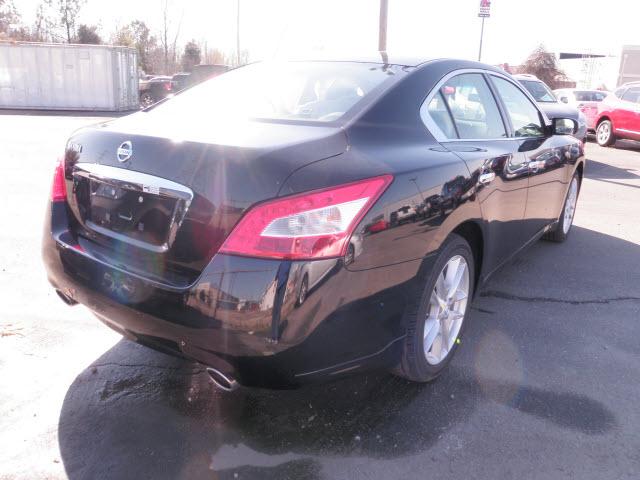 Nissan Maxima 2011 photo 2