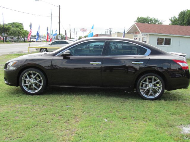 Nissan Maxima 2011 photo 2