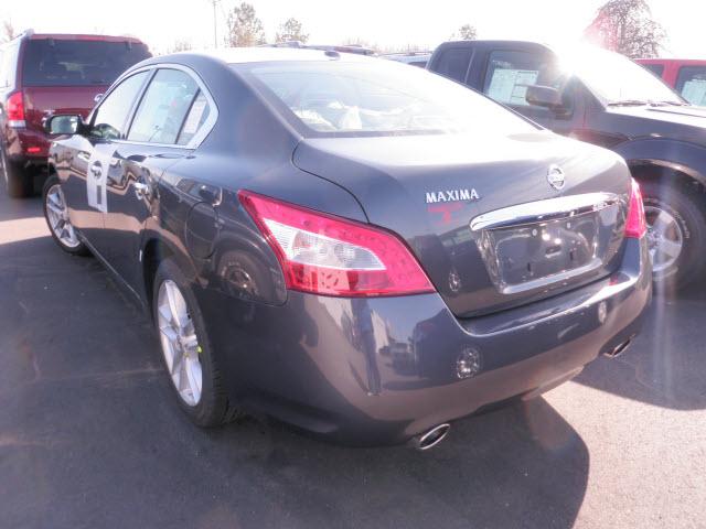 Nissan Maxima 2011 photo 1