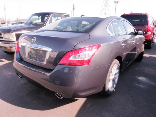 Nissan Maxima 2011 photo 2