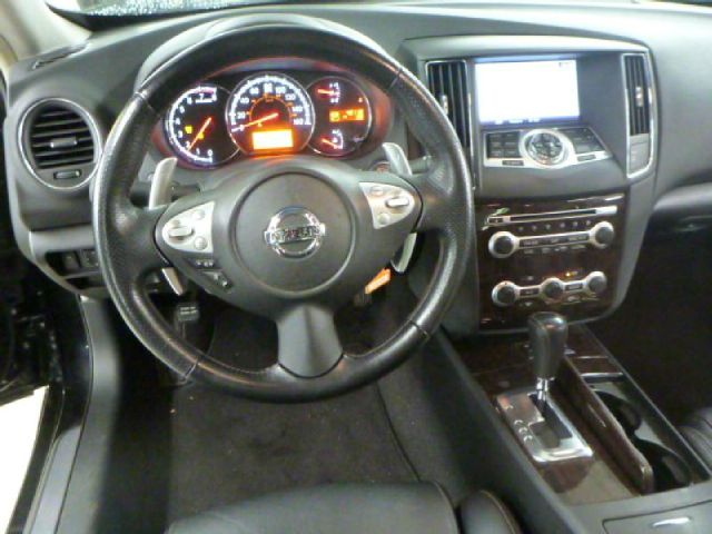 Nissan Maxima 2011 photo 2