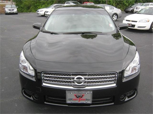 Nissan Maxima 2011 photo 1