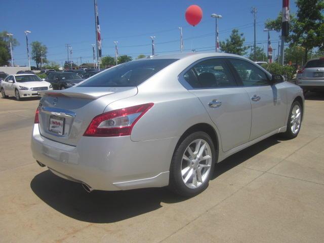 Nissan Maxima 2011 photo 3