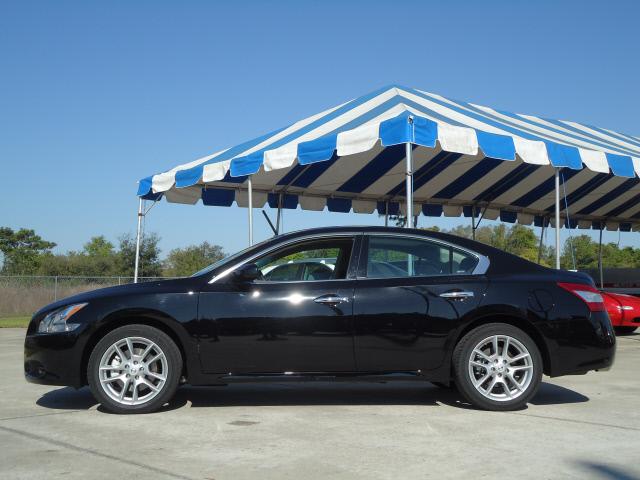 Nissan Maxima 2011 photo 1