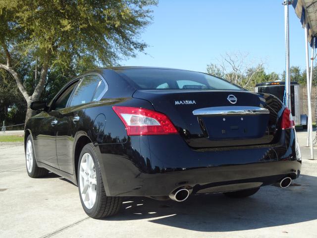 Nissan Maxima 2011 photo 2