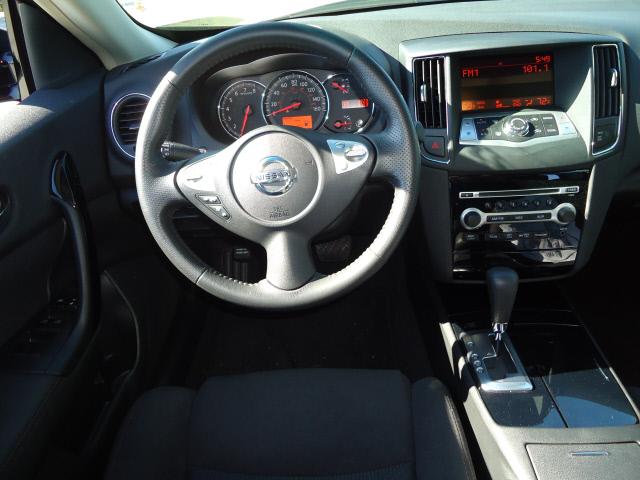 Nissan Maxima 2011 photo 5