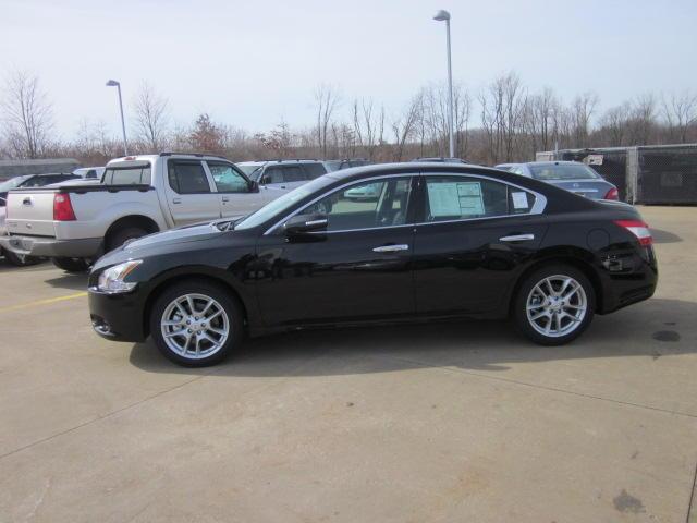 Nissan Maxima 2011 photo 1