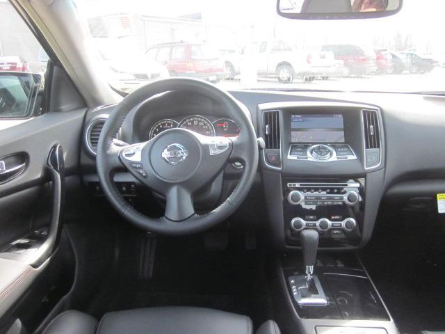 Nissan Maxima 2011 photo 4