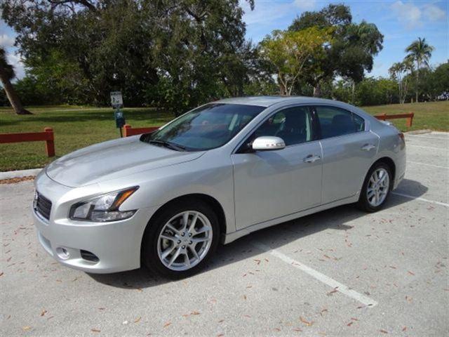 Nissan Maxima 2011 photo 1