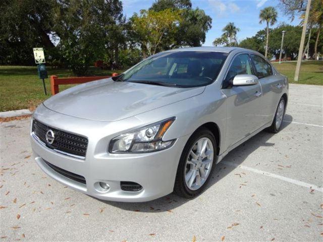 Nissan Maxima 2011 photo 2