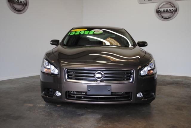 Nissan Maxima 2012 photo 1