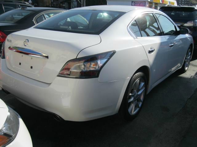 Nissan Maxima 2012 photo 1