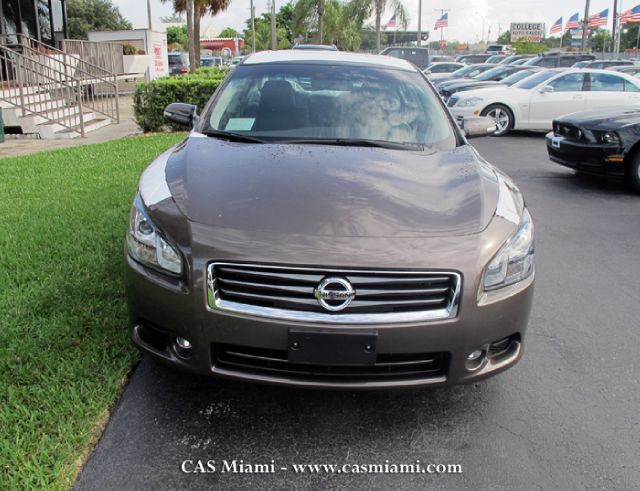 Nissan Maxima 2012 photo 1