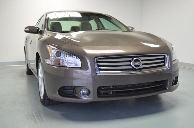 Nissan Maxima 2012 photo 1