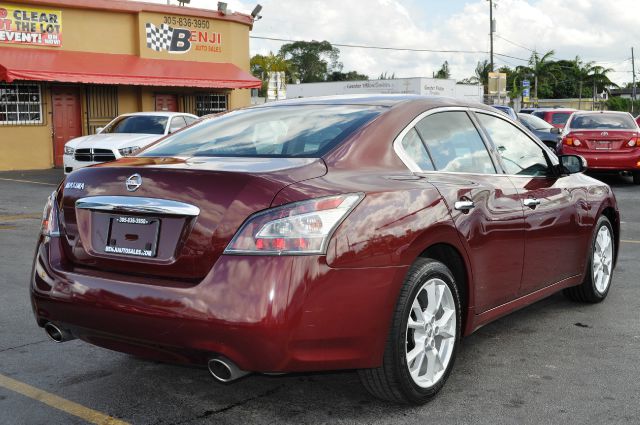 Nissan Maxima 2012 photo 1