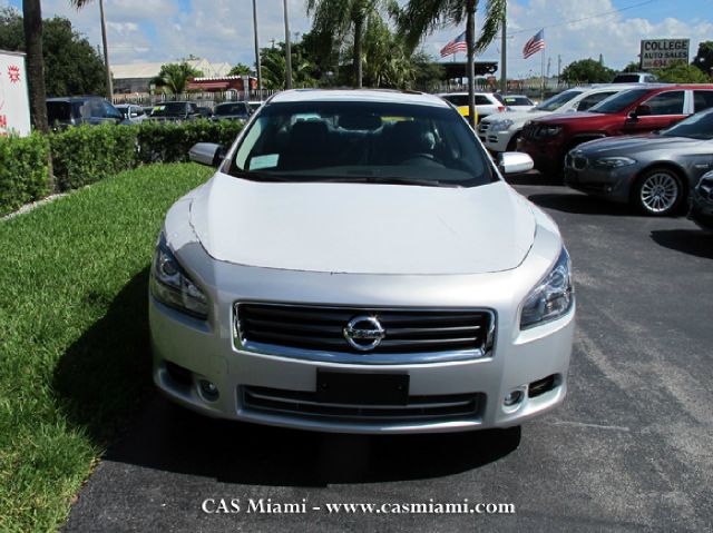 Nissan Maxima 2012 photo 1