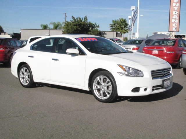 Nissan Maxima 2012 photo 1