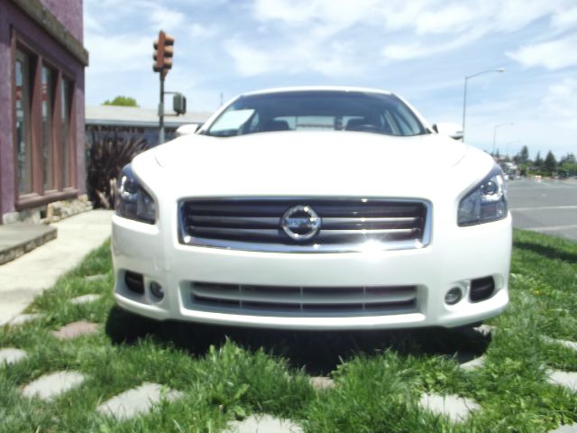 Nissan Maxima 2012 photo 1