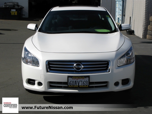 Nissan Maxima 2012 photo 1