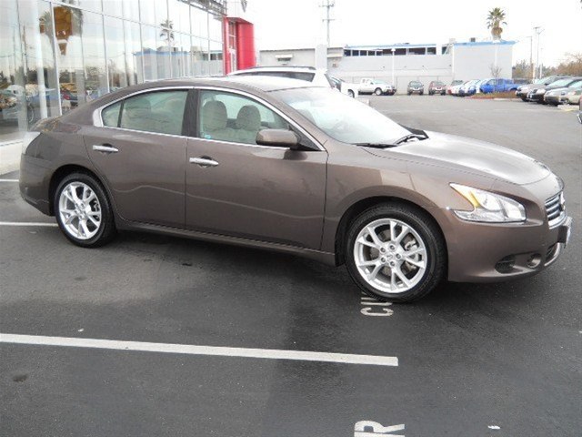 Nissan Maxima 2012 photo 1