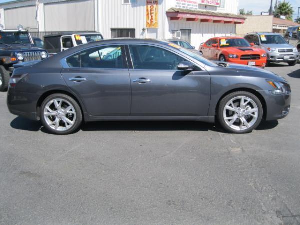 Nissan Maxima 2012 photo 0