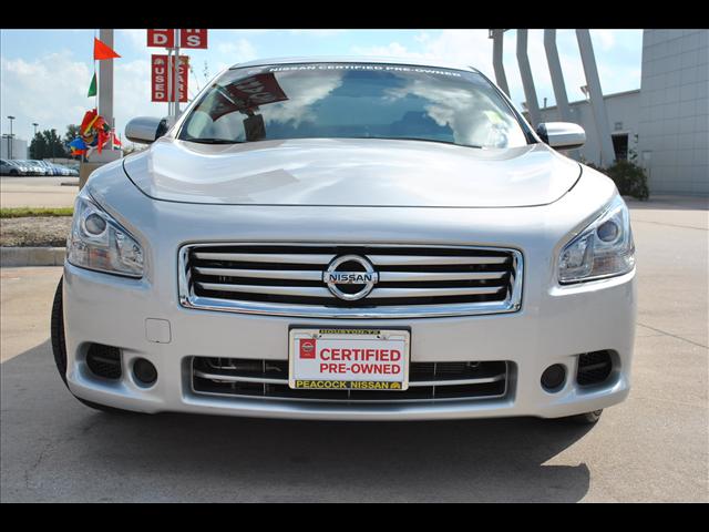 Nissan Maxima 2012 photo 1