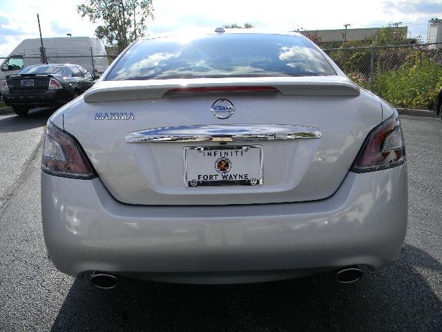 Nissan Maxima 2012 photo 1