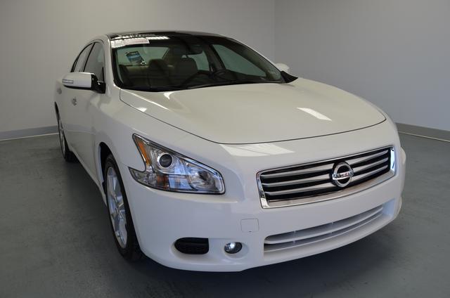 Nissan Maxima 2012 photo 1