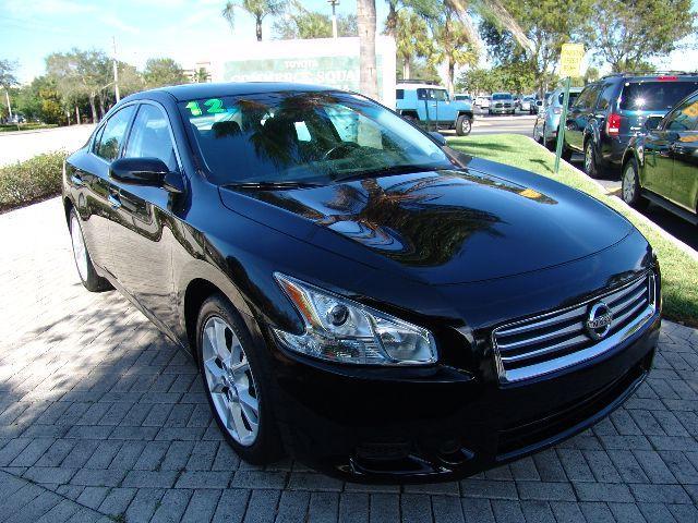 Nissan Maxima 2012 photo 1