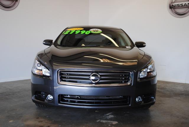 Nissan Maxima 2012 photo 1