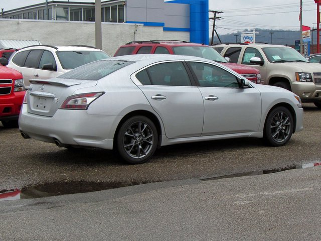 Nissan Maxima 2012 photo 1