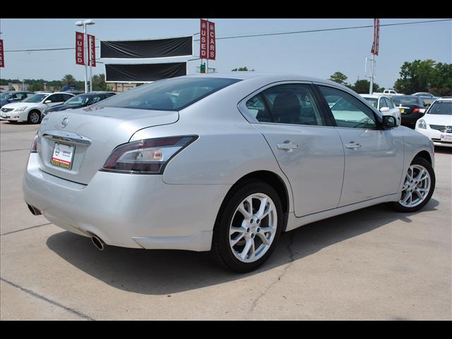 Nissan Maxima 2012 photo 1