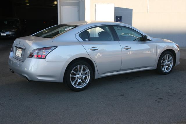 Nissan Maxima 2012 photo 2