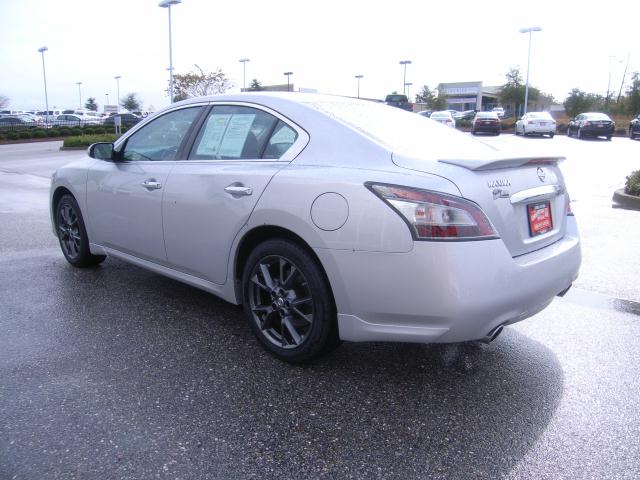 Nissan Maxima 2012 photo 2