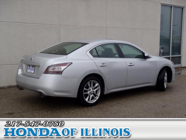 Nissan Maxima 2012 photo 1