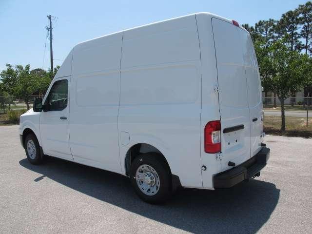 Nissan NV 2012 photo 2