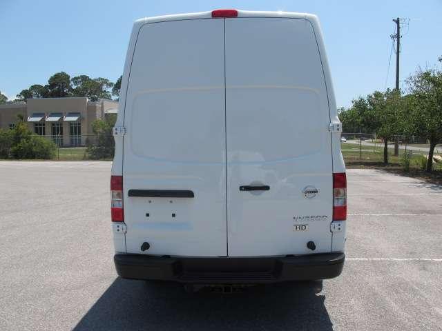 Nissan NV 2012 photo 3