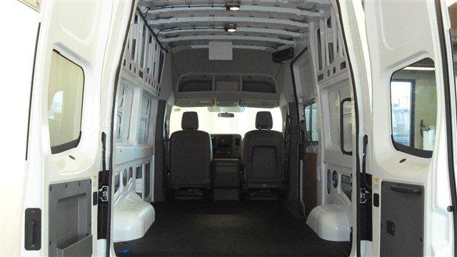 Nissan NV 2012 photo 2