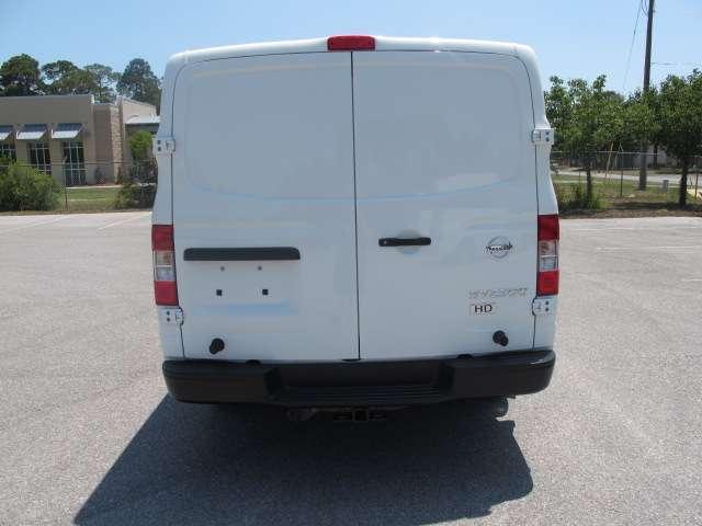 Nissan NV 2012 photo 2